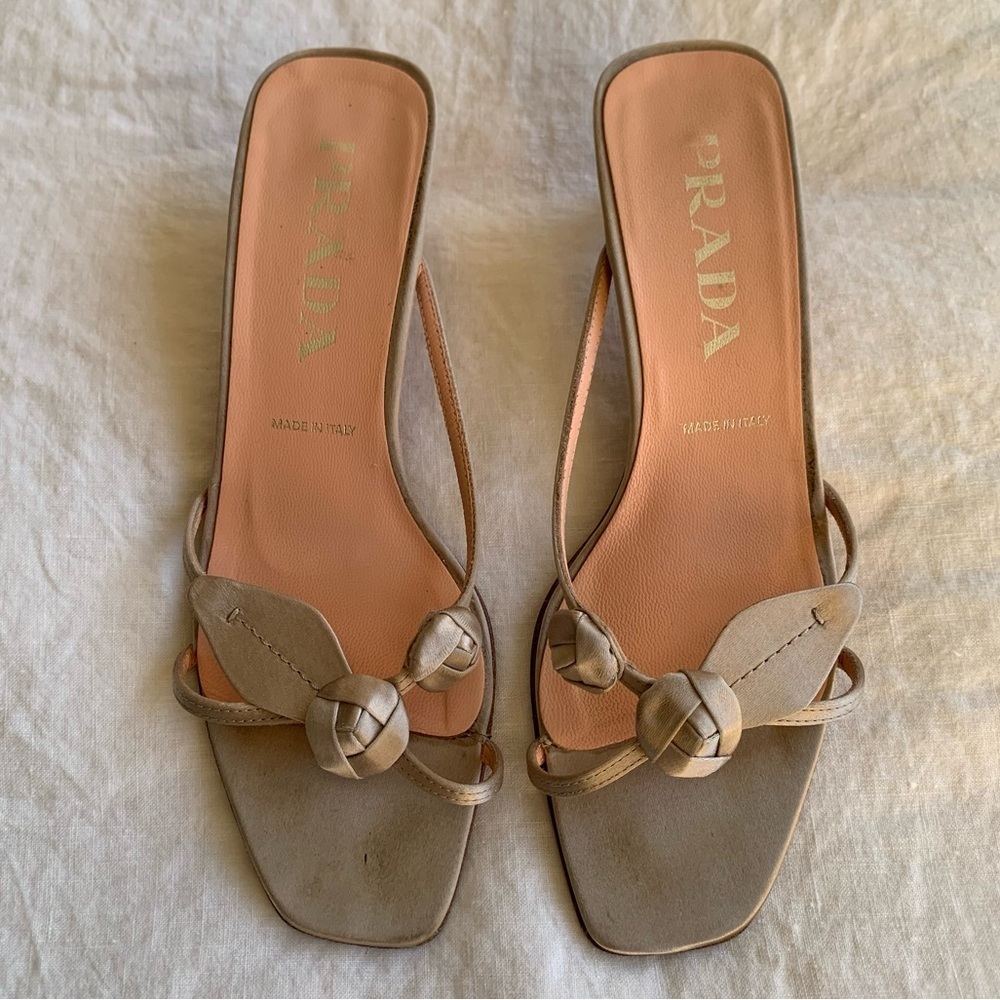 Vintage Prada Rosette Rose Flower Silk Satin Kitten Heels Mules Beige Tan